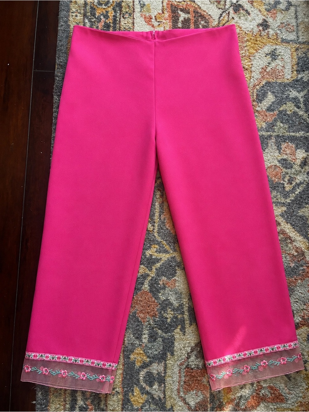 Y2K Hot Pink Capri Pants with Embroidered Mesh Hem |
